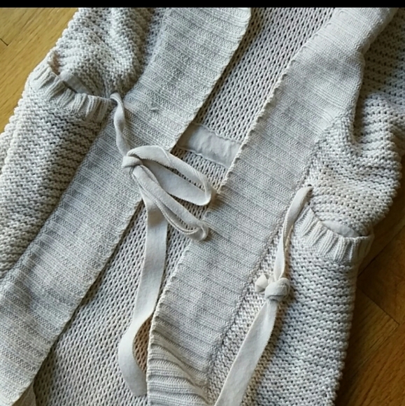 Woman's Guess Sweater - Picture 4 of 4